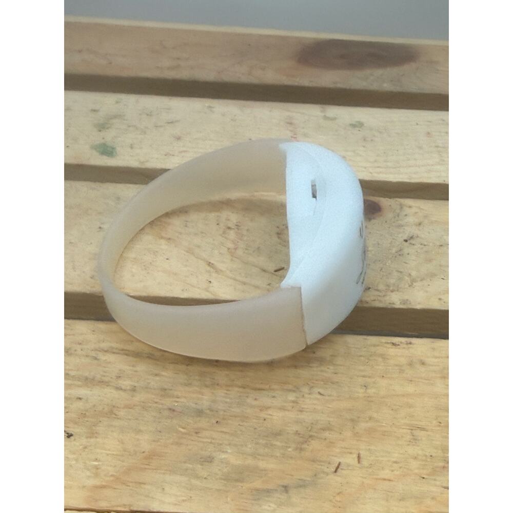 Romeo Santos Utopia Tour 2019 MetLife Stadium LED Concert Wristband Souvenir - Picture 5 of 7